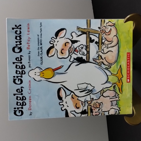 Giggle, Giggle, Quack by Doreen Cronin. Illustrations by Betsy Lewin - Picture 1 of 3